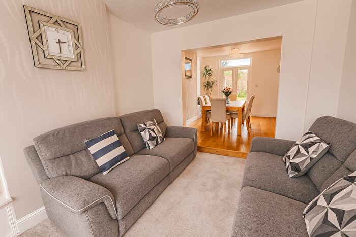 3 Bedroom Terraced House For Sale In Pratt Road, Rushden, NN10