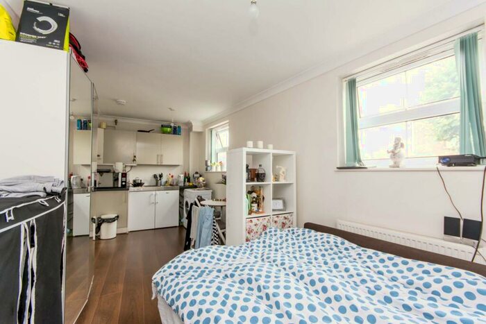 Studio To Rent In Salusbury Road, Queen's Park, London, NW6