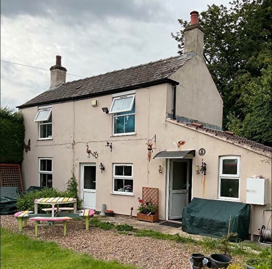 2 Bedroom Detached House To Rent In Stockwell Gate, Whaplode, PE12