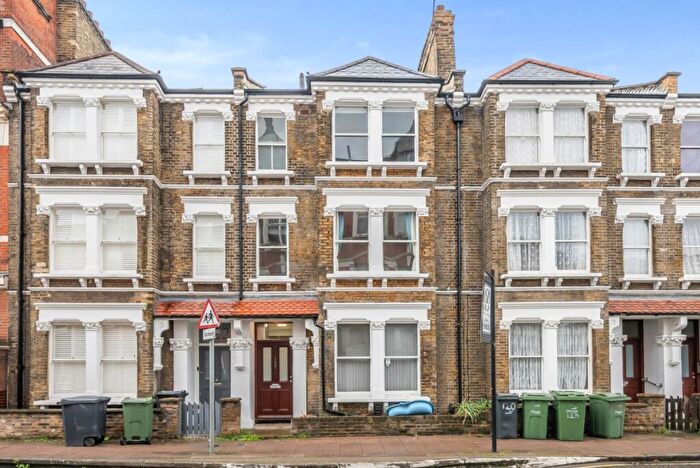 Flat To Rent In Brook Drive, Kennington, London, SE11