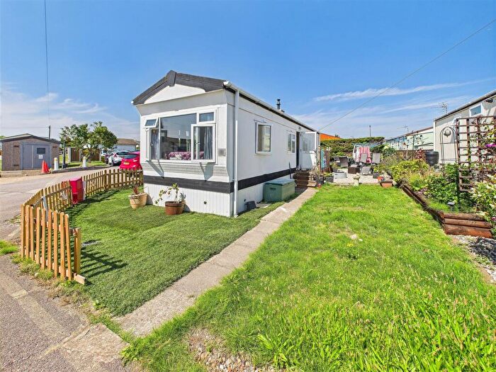 1 Bedroom Park Home For Sale In Lower Dunton Road, Dunton, Brentwood, CM13