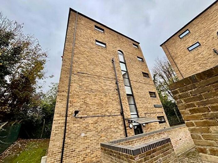 2 Bedroom Flat To Rent In Princess Mary Avenue, Chatham, ME4