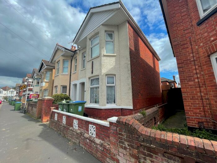 5 Bedroom Semi-Detached House To Rent In Coventry Road, Southampton, SO15