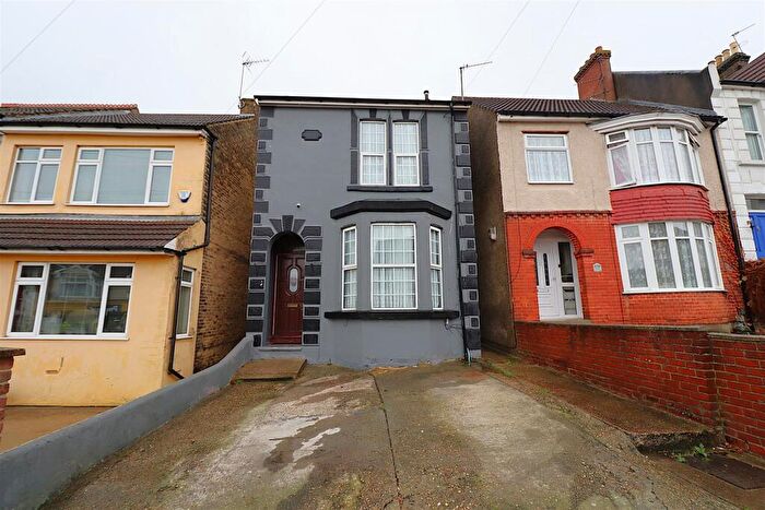 4 Bedroom Detached House For Sale In Napier Road, Gillingham, ME7