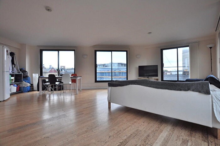 3 Bedroom Apartment To Rent In Great Eastern St, London, EC2