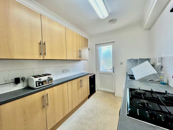 1 Bedroom Apartment To Rent In Bitterne Road West, Southampton, SO18