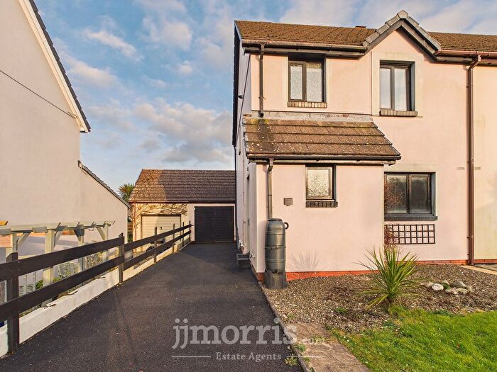 3 Bedroom Semi Detached House For Sale In Wood Lane, Neyland, SA73