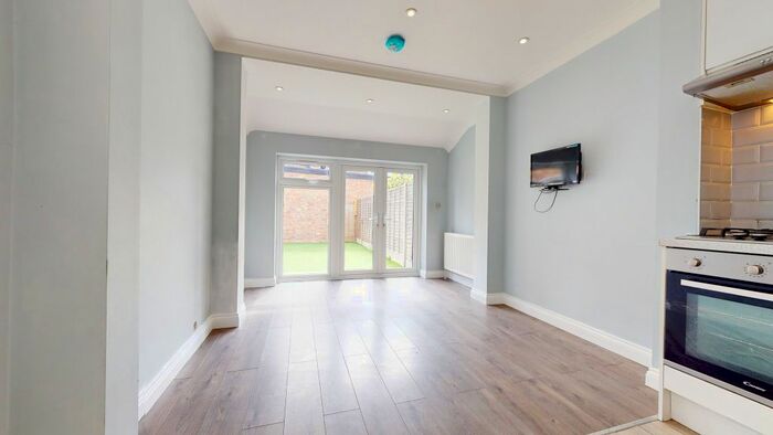 2 Bedroom Flat To Rent In Granville Road, London, N22