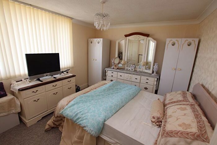 2 Bedroom Bungalow For Sale In Main Road, Humberston Fitties, DN36