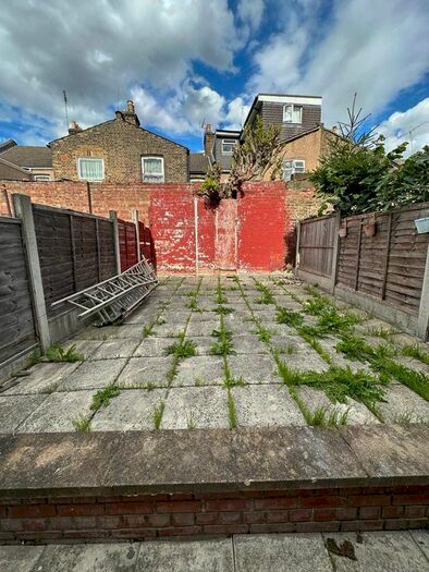 Studio To Rent In The Common, London, E15