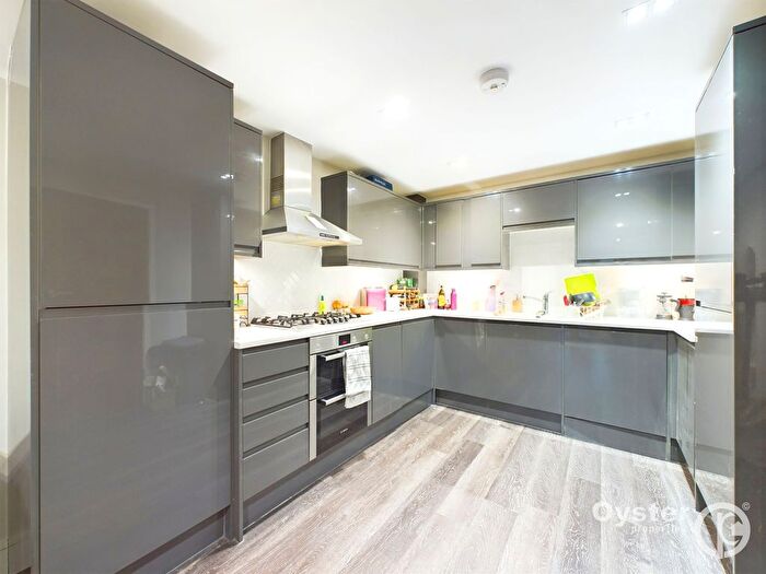 2 Bedroom Flat To Rent In West Hill, South Croydon, CR2