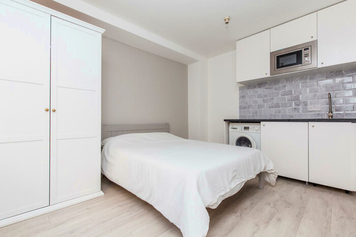 Flat To Rent In Greville Street, London, EC1N
