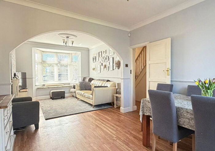 3 Bedroom Terraced House For Sale In Hainault Road, Romford, RM5