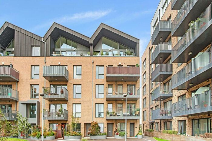 2 Bedroom Flat To Rent In Anderson Square, Tower Hamlets, London, E3