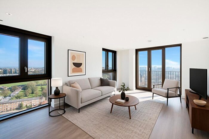 2 Bedroom Apartment For Sale In Affinity View, London, E16