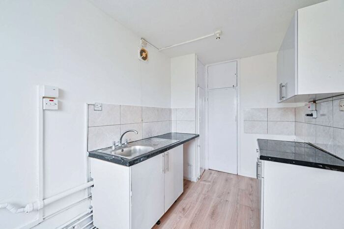 2 Bedroom Flat To Rent In Mardyke House, Crosslet Street, London, Elephant And Castle, London, SE17