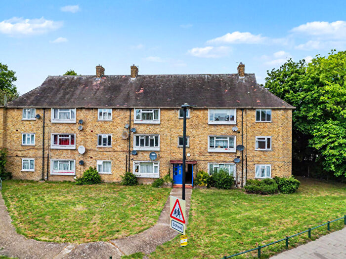 2 Bedroom House For Sale In Kempe Road, Enfield, EN1