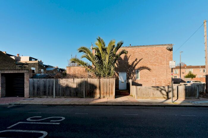 4 Bedroom End Of Terrace House To Rent In Lammermoor Road, London SW12