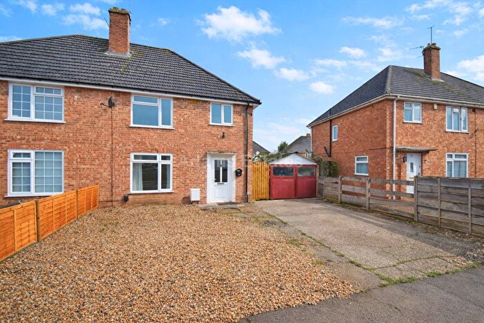 3 Bedroom Semi Detached House To Rent In Foxhays Road, Reading, RG2