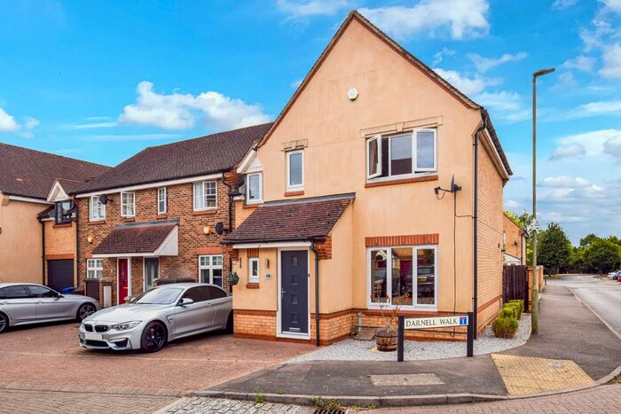 3 Bedroom Semi-Detached House To Rent In Darnell Walk, Bicester, OX26