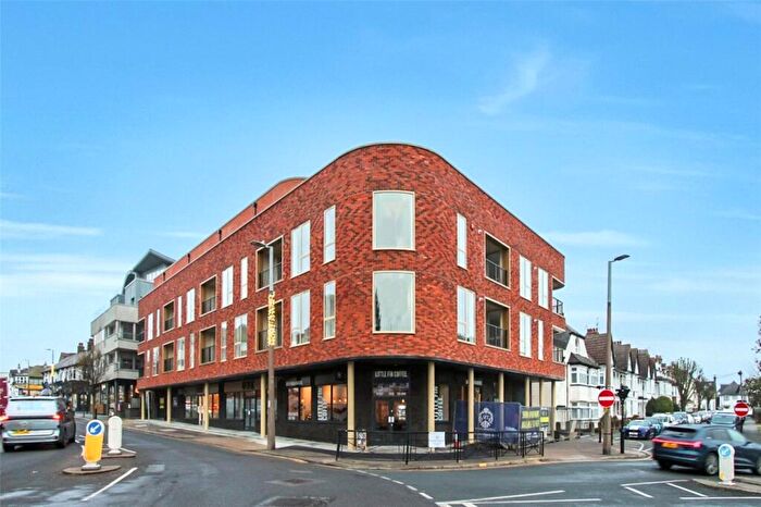 2 Bedroom Apartment For Sale In Broadway, Leigh-on-Sea, Essex, SS9