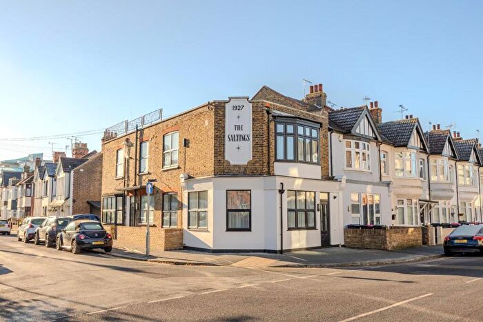 2 Bedroom Flat For Sale In Pall Mall, Leigh-On-Sea, SS9