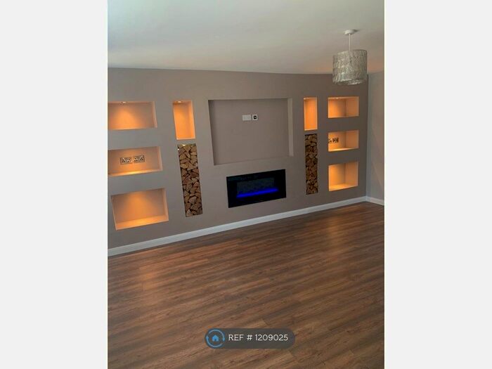 3 Bedroom End Of Terrace House To Rent In Stoneton Grove, Birmingham, B29