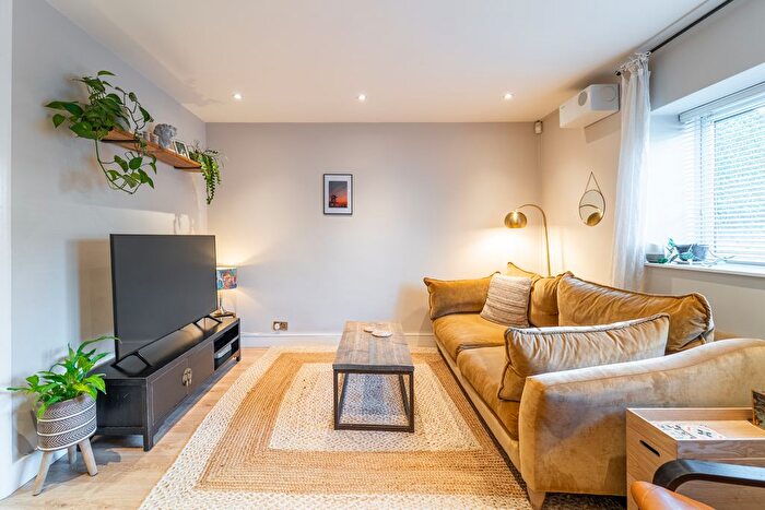 2 Bedroom Flat For Sale In Trinity Road, Bounds Green, N22