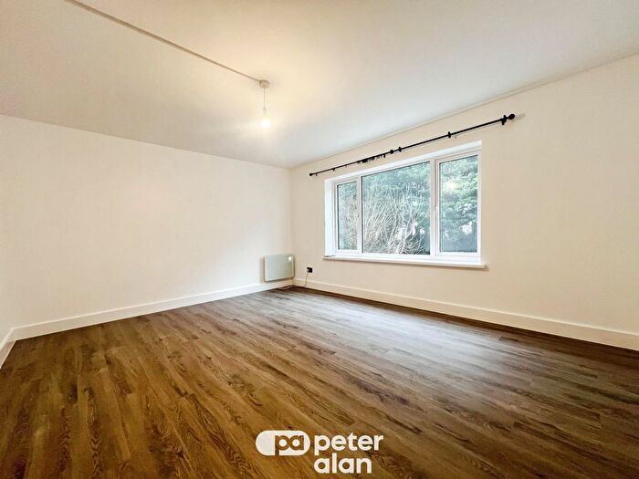 2 Bedroom Flat To Rent In Cranleigh Rise, Cardiff, CF3
