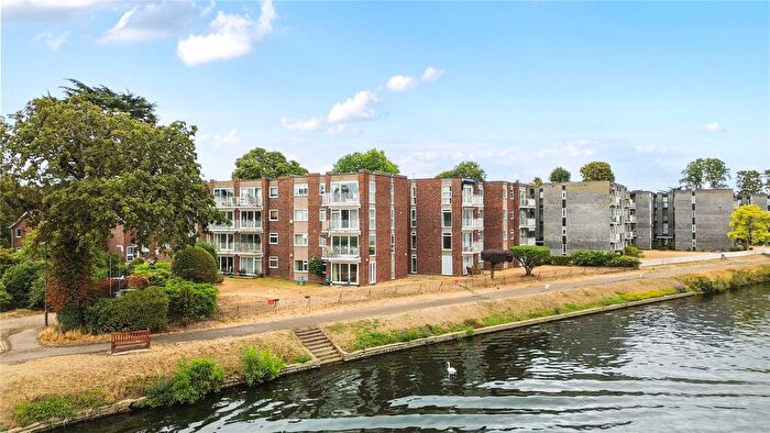 2 Bedroom Flat For Sale In Riverside Road, Staines Upon Thames, Surrey, TW18