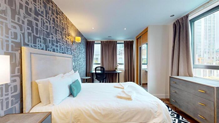3 Bedroom Apartment To Rent In Backchurch Lane, Aldgate, E1