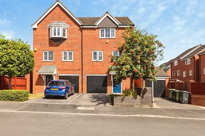 3 Bedroom Semi Detached House For Sale In Waggon Road, Leeds, LS10