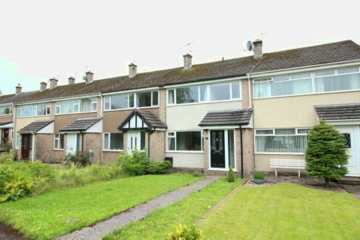 3 Bedroom Terraced House To Rent In Shire Way, Glossop SK13