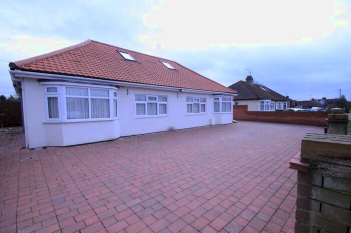 5 Bedroom Bungalow To Rent In No Deposit Option, Roman Road, Ingestone Essex, CM4
