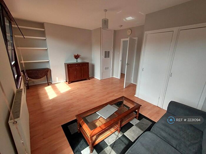 1 Bedroom Flat To Rent In Custance House, London, N1