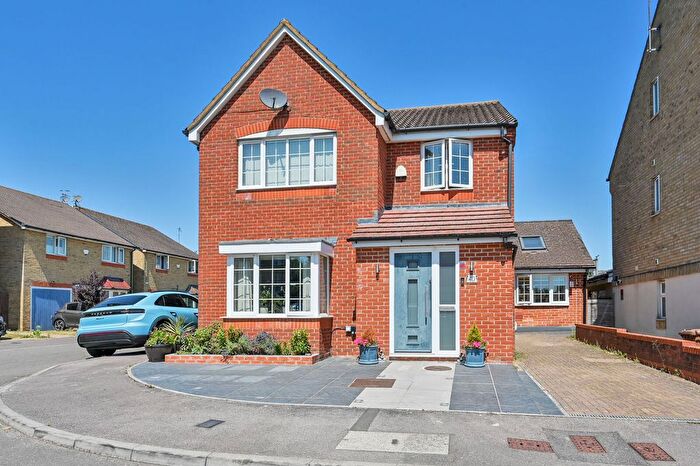 4 Bedroom Detached House For Sale In Edson Close, Watford, Leavesden, WD25