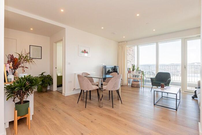 2 Bedroom Apartment To Rent In Alington House, Alexandra Gate, N8