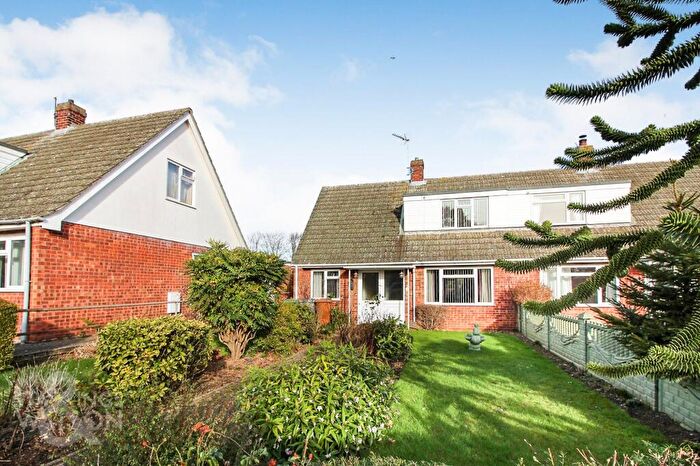 3 Bedroom Bungalow For Sale In Springdale Crescent, Brundall, Norwich, NR13
