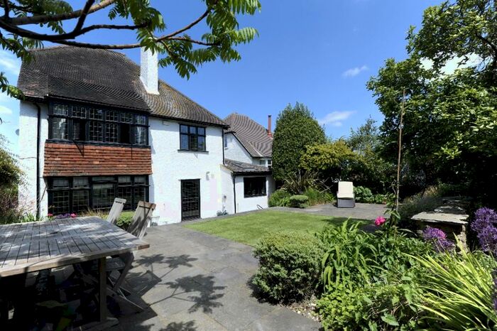 4 Bedroom Detached House To Rent In Mountside, Guildford, Surrey, GU2