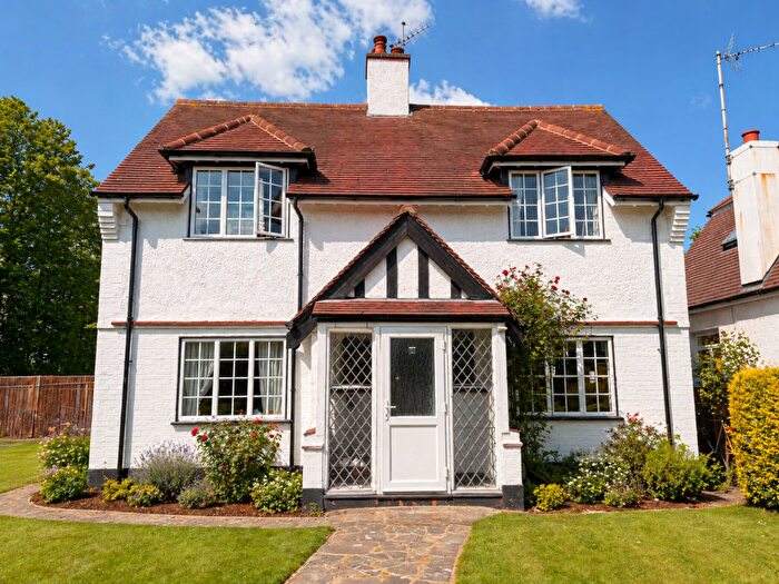 4 Bedroom Detached House For Sale In Preston Waye, Harrow, Middlesex, HA3