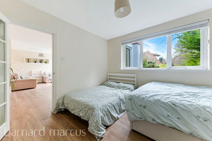 1 Bedroom Flat For Sale In Burgh Heath Road, Epsom, KT17