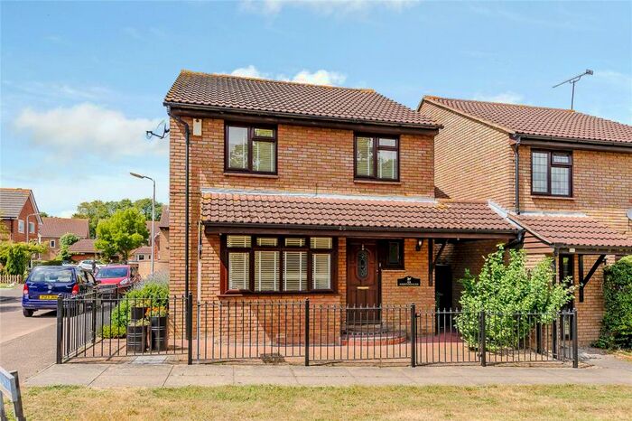 4 Bedroom Link Detached House To Rent In Nightingales, Langdon Hills, Essex, SS16