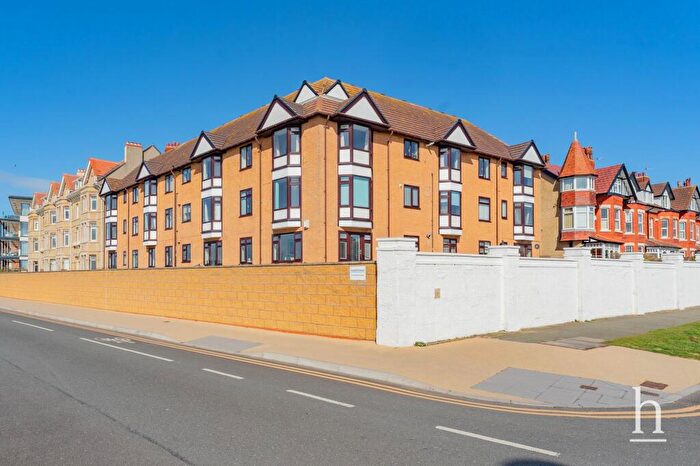 2 Bedroom Flat For Sale In South Parade, West Kirby, CH48