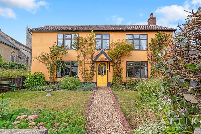 4 Bedroom Detached House For Sale In The Street, Metfield, IP20