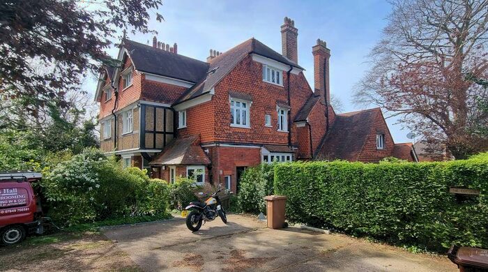 2 Bedroom Apartment To Rent In Warren Road, Guildford, GU1