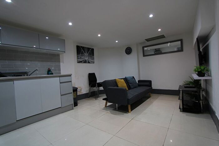 2 Bedroom Flat To Rent In Greyhound Lane, London, SW16
