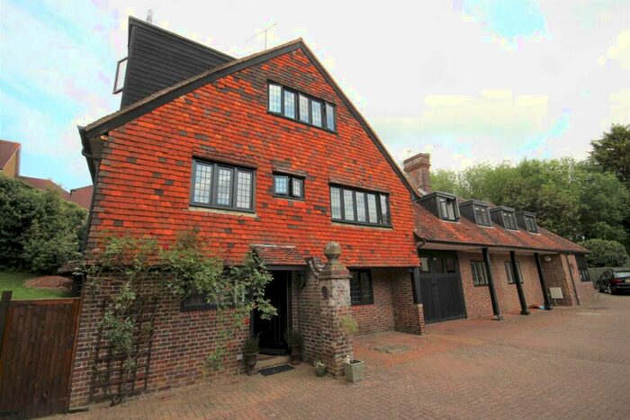 5 Bedroom House To Rent In Martyn's Place, East Grinstead, RH19