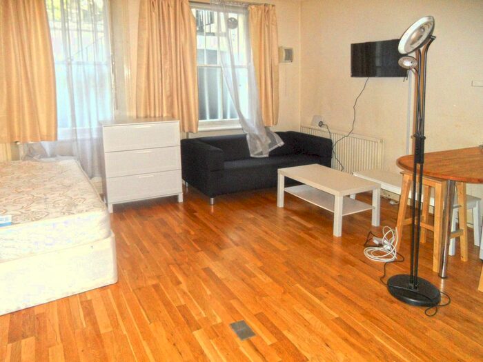 Studio To Rent In Courtfield Gardens, London, SW5