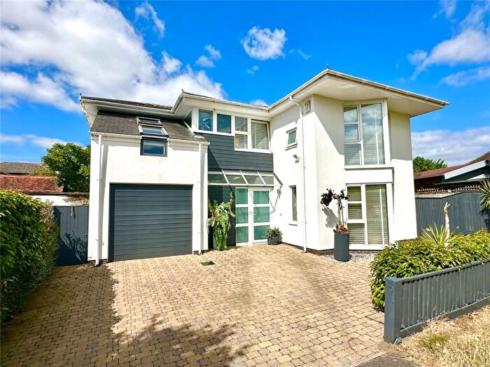 4 Bedroom Detached House For Sale In Mayflower Close, Lymington, SO41