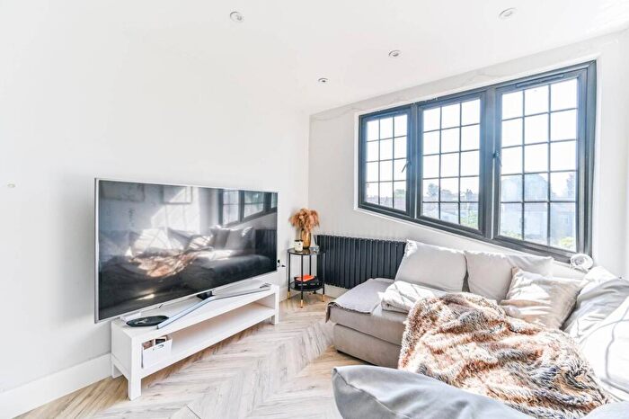 1 Bedroom Flat For Sale In Holmesdale Road, Selhurst, London, SE25